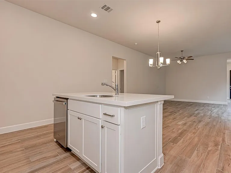 308 Mullins Ct — Photo 18