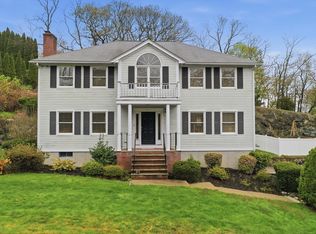 11 Roseanna Park Dr, Waltham, MA 02452
