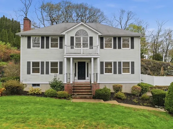 11 Roseanna Park Dr, Waltham, MA 02452