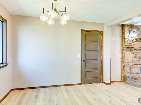 5th image of 101 N Maple St