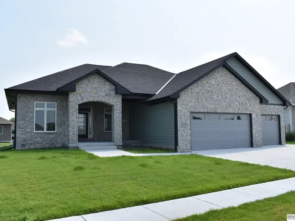 2839 Peterson Ave, Fremont, NE 68025