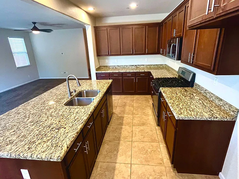 3913 Purple Finch Ln — Photo 2