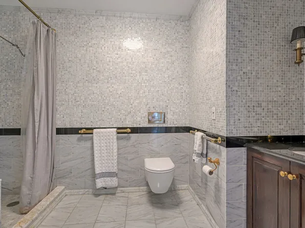 200 East 69th Street image 13 of 15