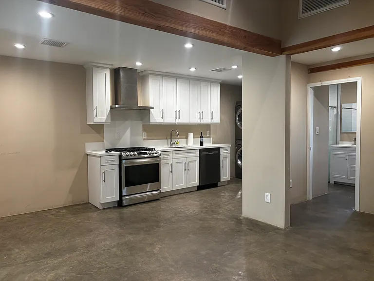 607 E Calle Roca — Photo 8