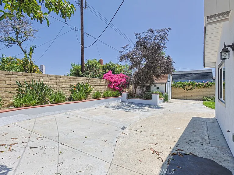 11851 Wisteria Ave — Photo 43