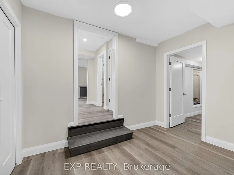 2580 Noella Cres #LOWER — Photo 16