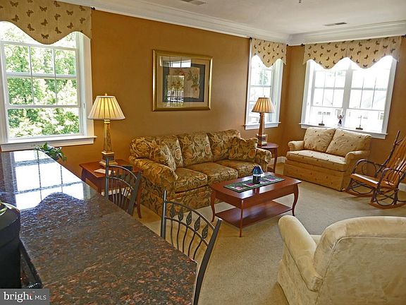 4th image of 902 Macphail Woods Xing APT 4C
