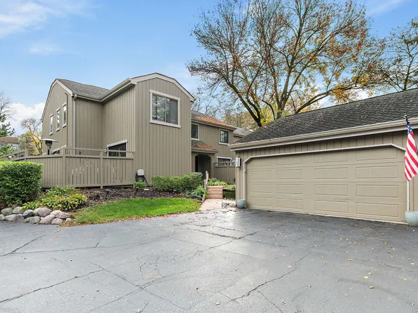 758 Oak Hill Rd, Lake Barrington, IL 60010