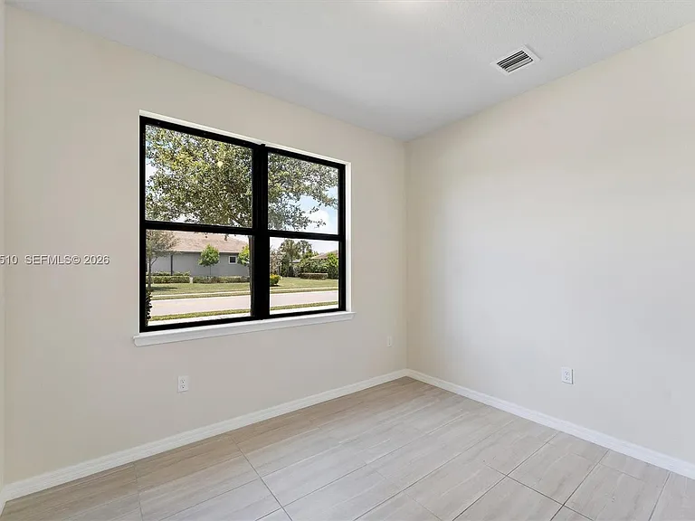 2485 Primrose Pl — Photo 31