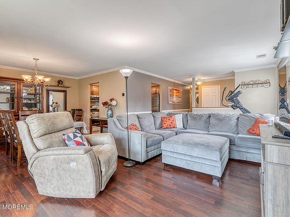 5th image of 105 Neilly Court #105