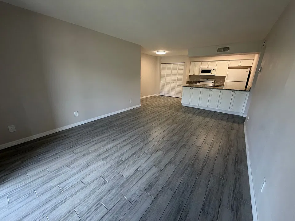 5307 Summerlin Rd #701