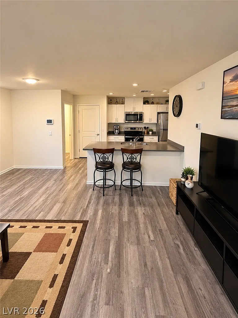 3 bed, 2.5 bath, 1281 sqft, $1,900 — Photo 2