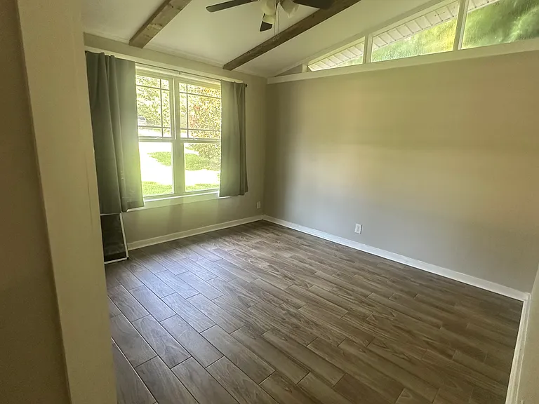 114 Robinhood Dr — Photo 10