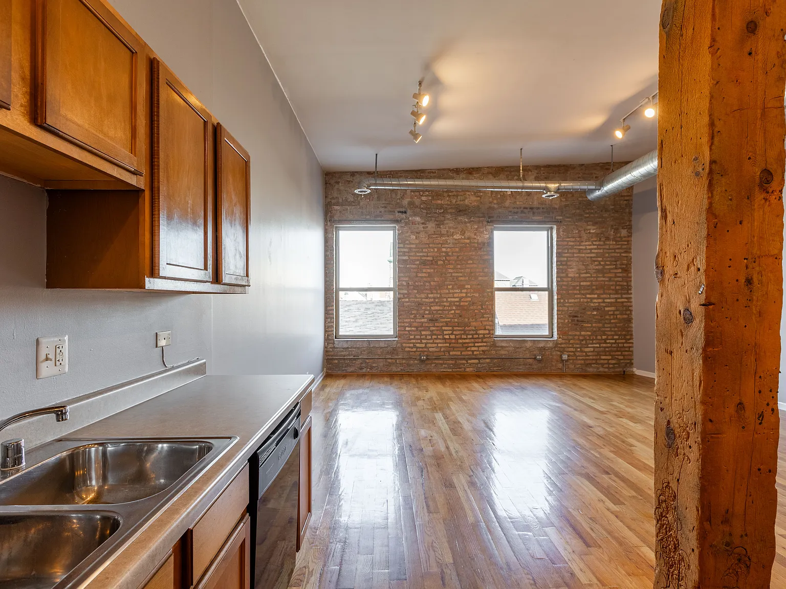 1 bed, 900 sqft, $2,245 — Photo 3