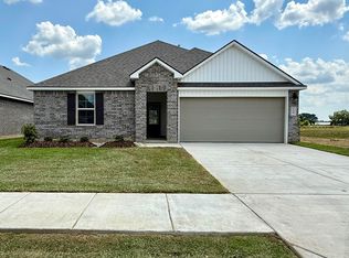 345 Crowne Parc Dr, Opelousas, LA 70570