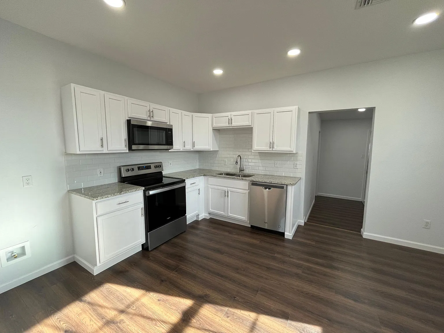 3 bed, 1200 sqft, $1,795 — Photo 4