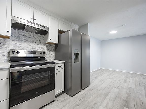 3rd image of 26 Williamsburg Ct Unit 4