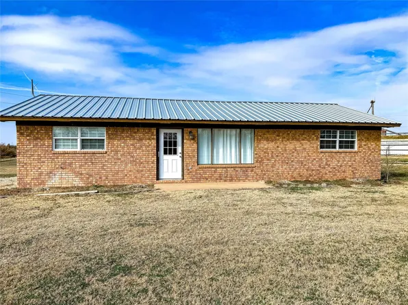 311 S Fir Ave, Munday, TX 76371