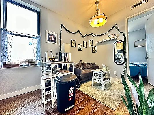3rd image of 160 Quincy St APT 3R