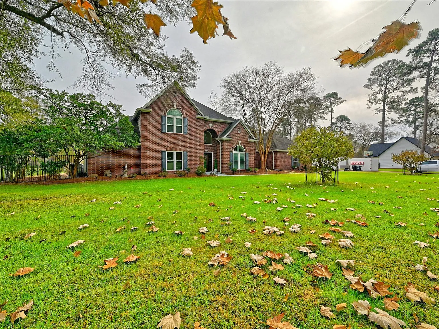 4 bed, 5.0 bath, 4371 sqft, $6,500 — Photo 3