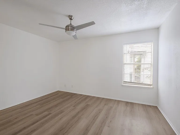 404 E Park Ave #12 — Photo 12