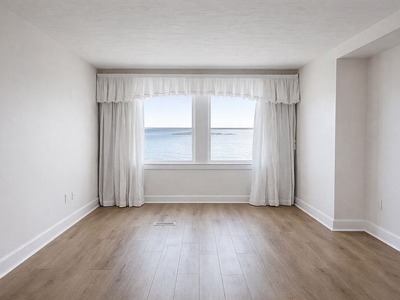 5th image of 66 Glades Rd Unit 5