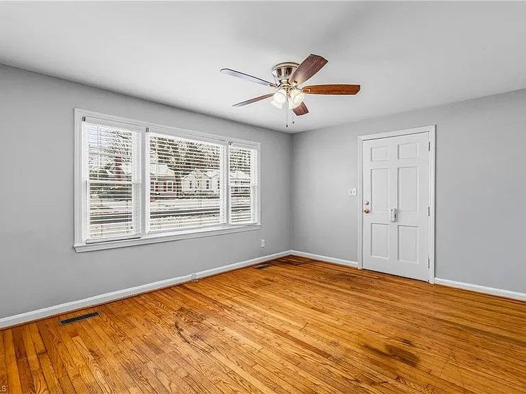 720 S Elam Ave — Photo 6