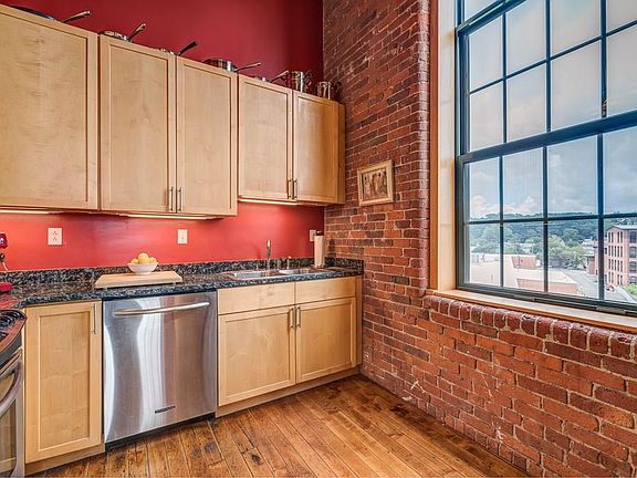 4th image of 589 Atwells Ave Suite 4E