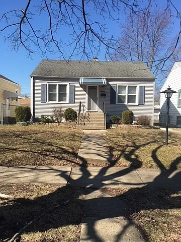 17844 Community St photo 1