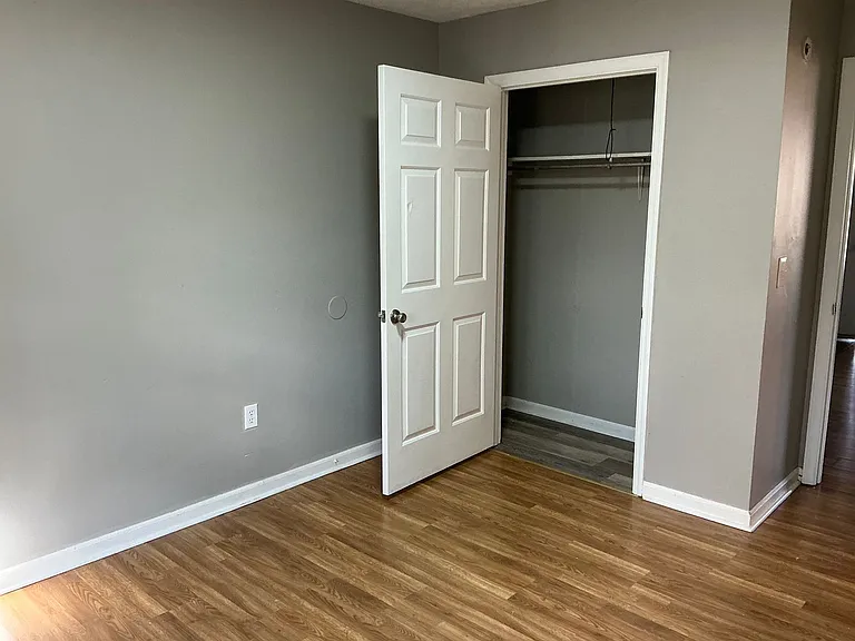 440 Country Lane Dr — Photo 3