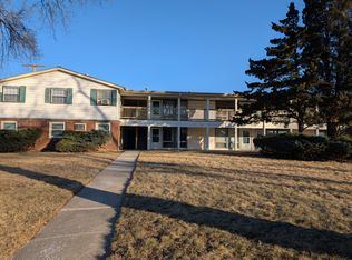 517 Maple Ave #6B, Carpentersville, IL 60110