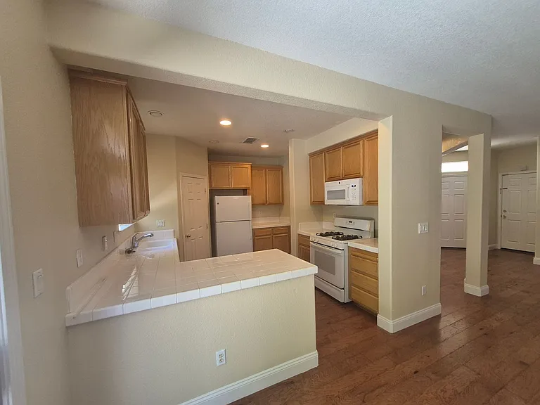 5343 Dunlay Dr — Photo 11