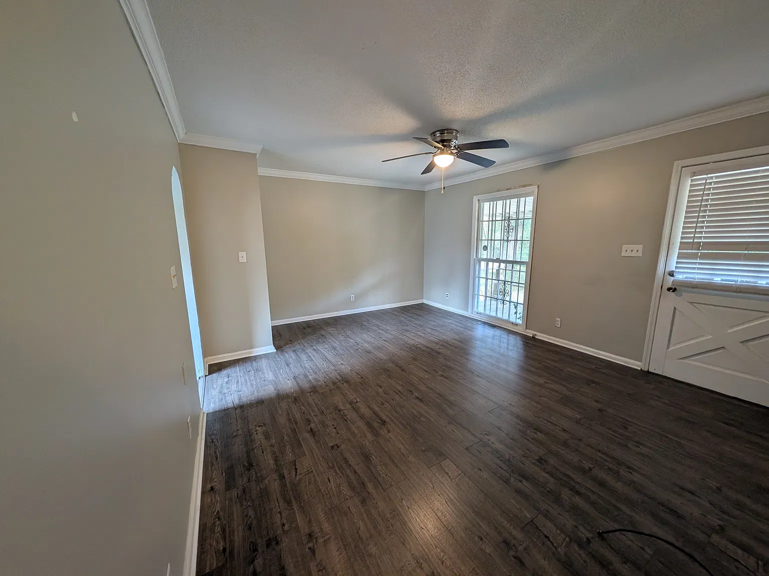 3 bed, 1.5 bath, 1075 sqft, $1,500 — Photo 2