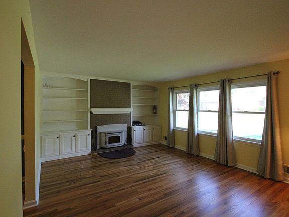 3rd image of 10606 Helmsdale Ln