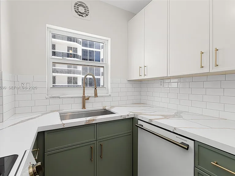 4747 Collins Ave #709 — Photo 3