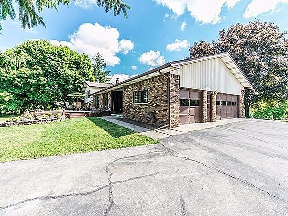 5th image of 8607 Roundhill Ct