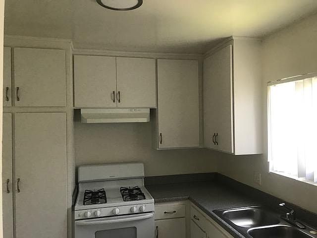 2nd image of 445 S Hudson Ave #6