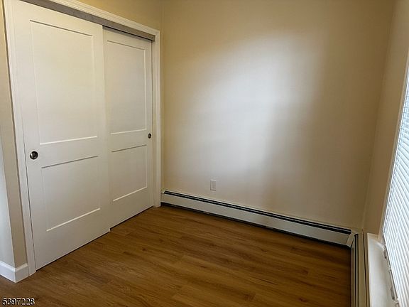 5th image of 33 Hayward Pl Floor 2