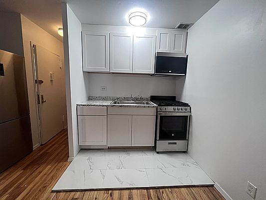 1st image of 53 Saint Johns Pl APT 4