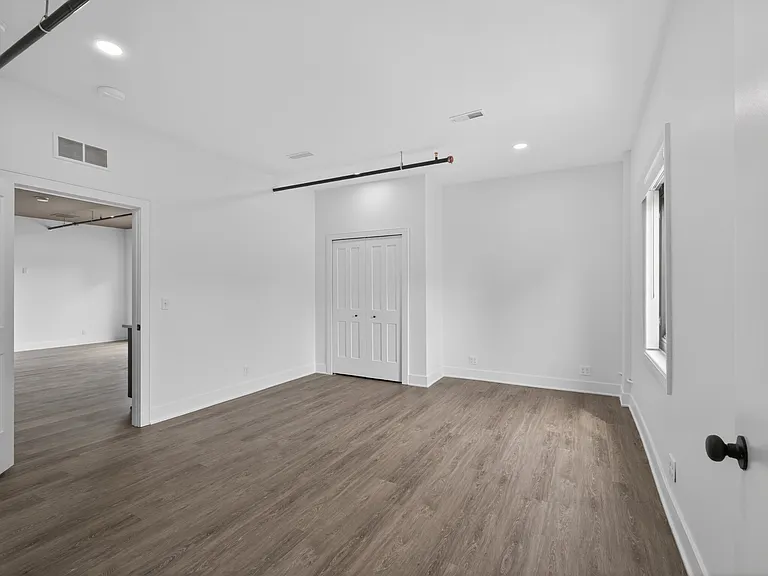 413 W Nine Mile Rd #B — Photo 17