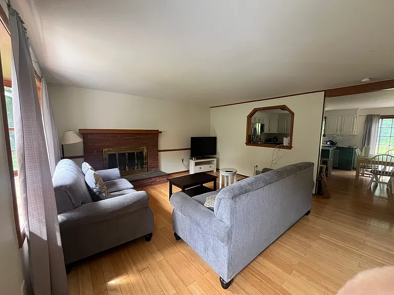 23 Hampshire Dr — Photo 5