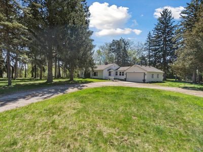 2525 Potter Rd, Wixom, MI, 48393