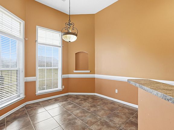 5th image of 7142 Fernbank Ln