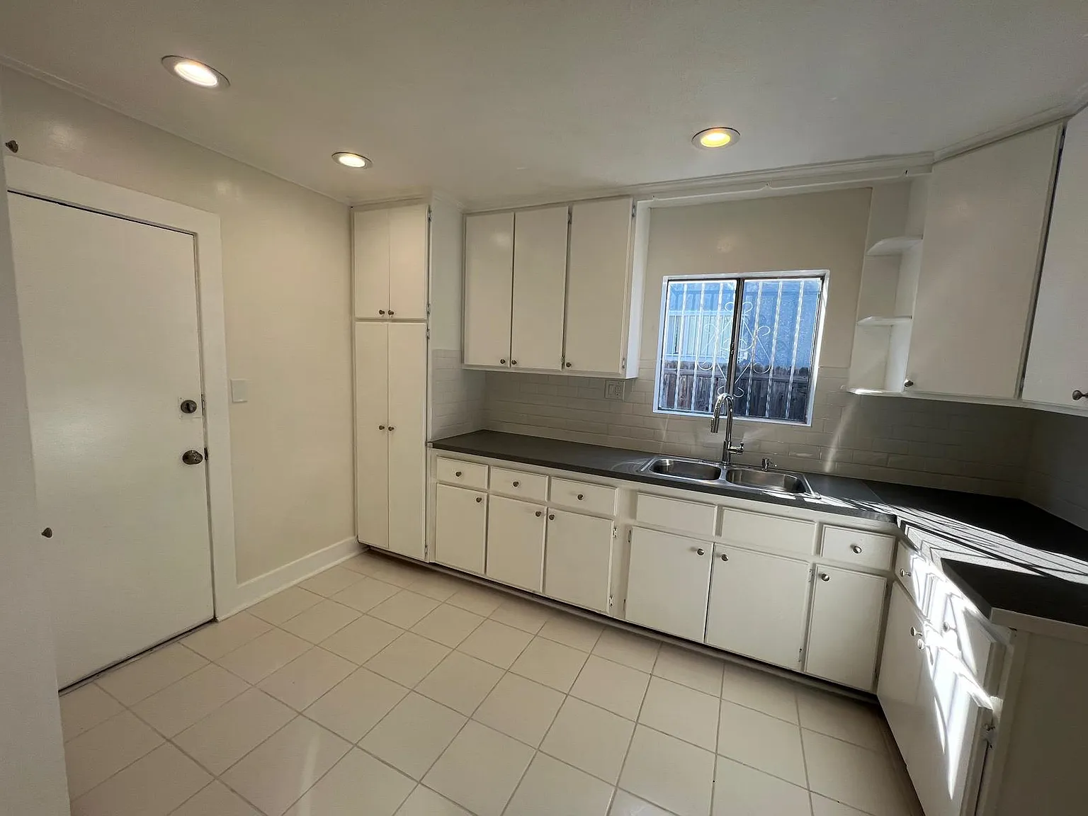3 bed, 2.5 bath, $3,800 — Photo 3