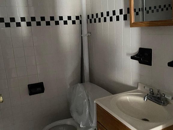5th image of 453 McLean Ave Floor 3