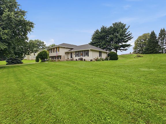 4th image of 2642 Canterbury Rd