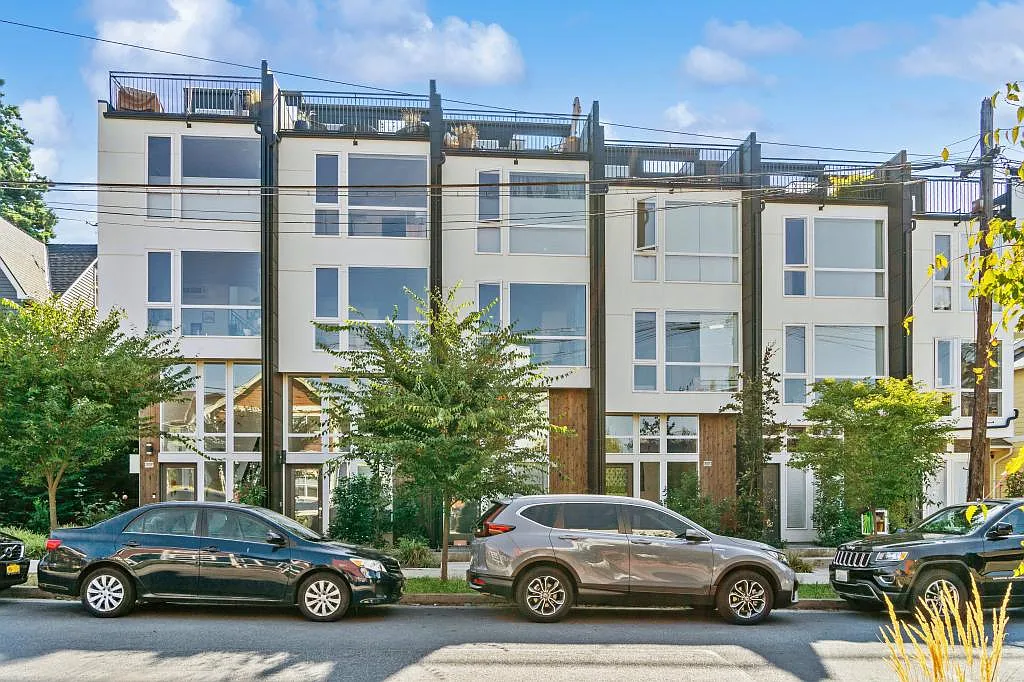 3935 S Brandon St — Photo 1