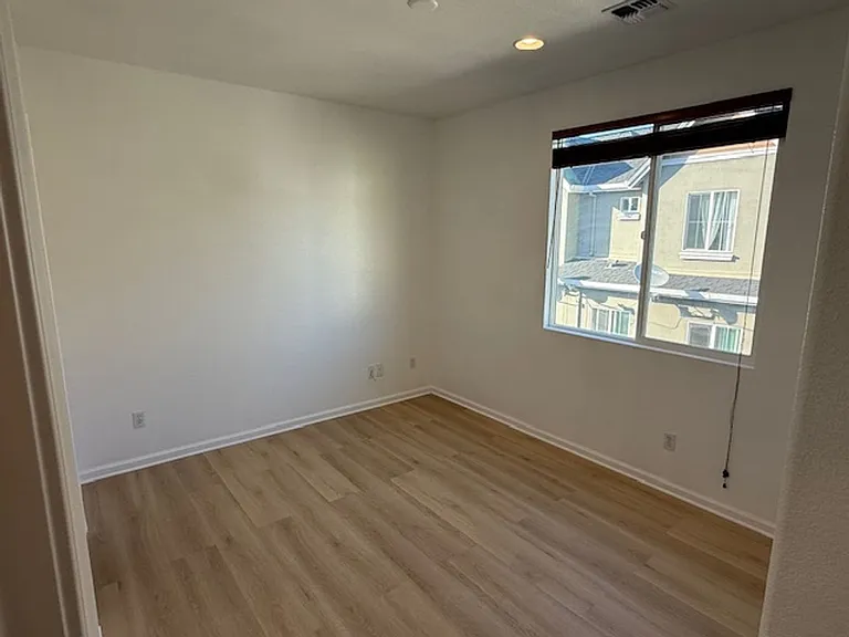 1419 Nevin Plz — Photo 18
