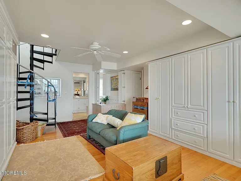 323 Cove Dr — Photo 29