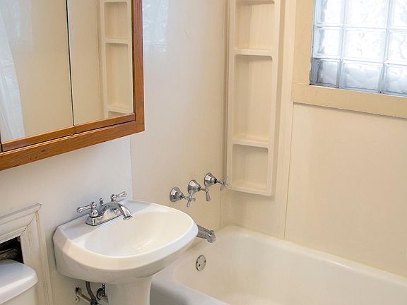 5th image of 215 Carrier St NE APT 1